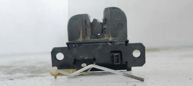 Zamek klapy bagażnika (3/5 drzwi tylnych) 7L6827505 VAG