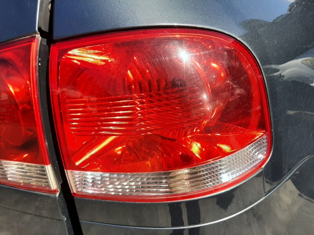 Lampa zespolona tylna prawa zewnętrzna 7L6945096P VAG