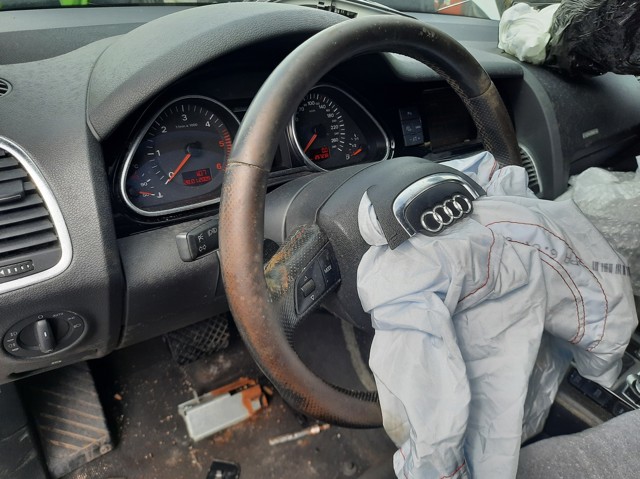 Kupić  Q7  4LB