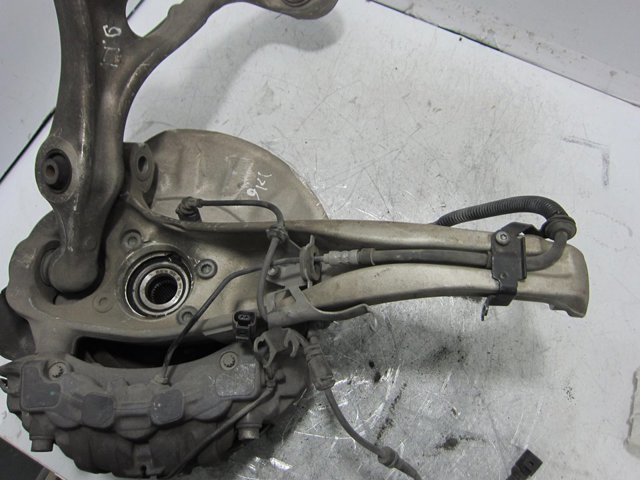 Czop (zwrotnica) przedni lewy 7P0407245A PORSCHE