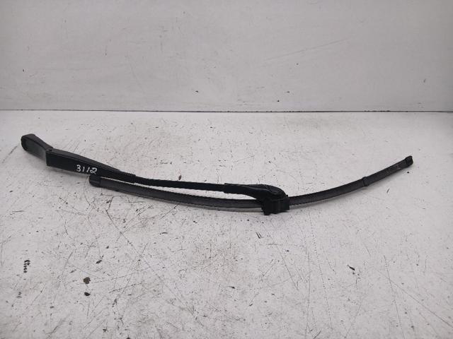 Ramię wycieraczki szyby przedniej 7P0955409B PORSCHE
