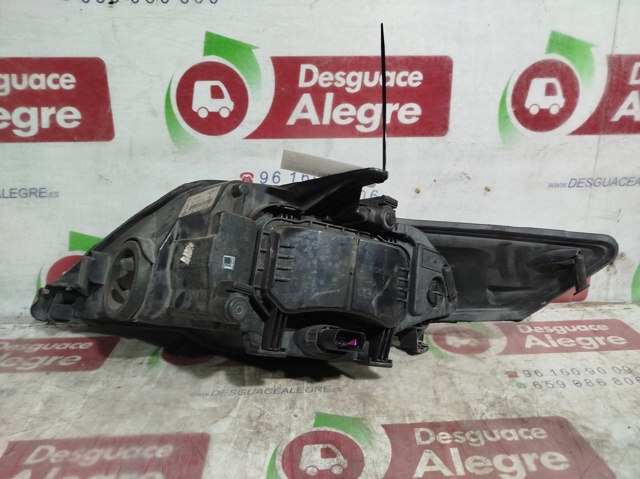 Reflektor prawy 7S7113005AR FORD