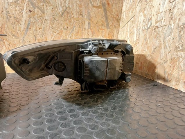 Reflektor lewy 7S7113101AN FORD