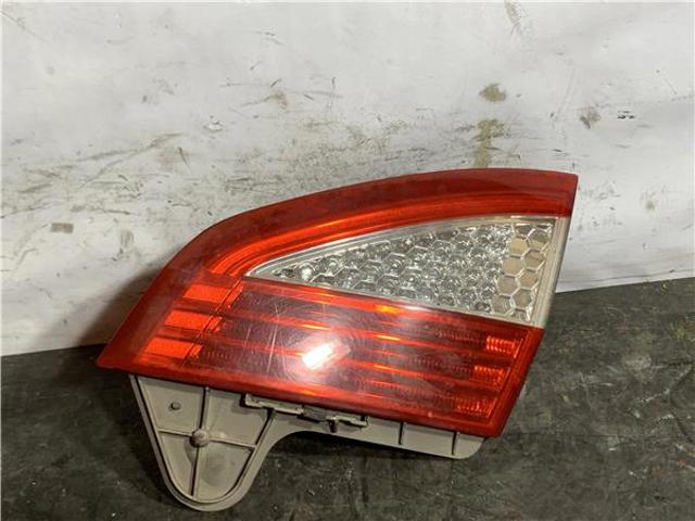 Lampa zespolona tylna prawa wewnętrzna 7S7113A602 FORD