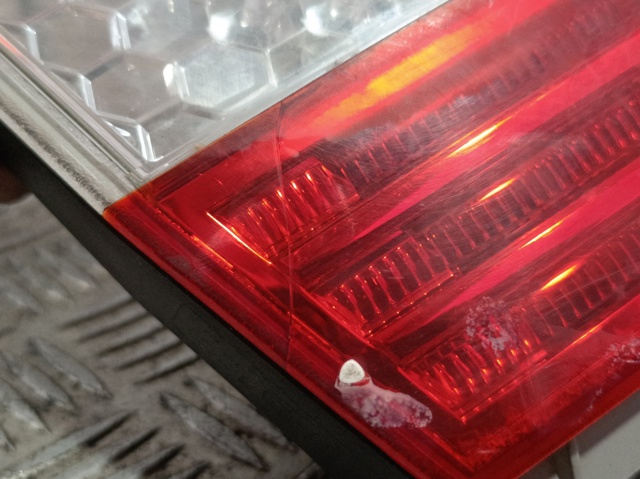 Lampa zespolona tylna lewa wewnętrzna 7S7113A603A FORD