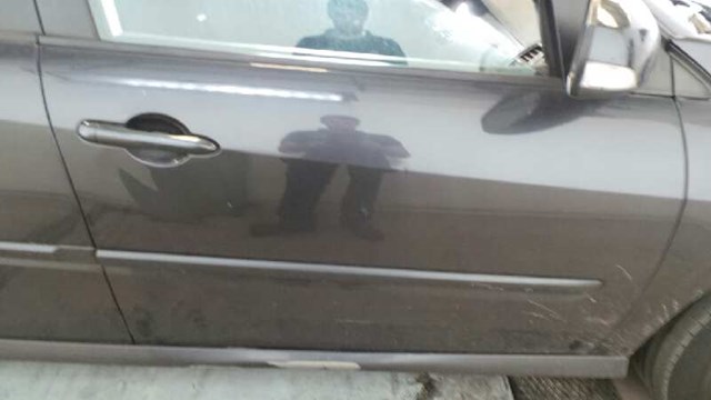 Drzwi przednie prawe 801000025R RENAULT