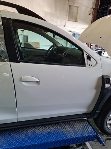 Drzwi przednie prawe do Dacia Duster HM