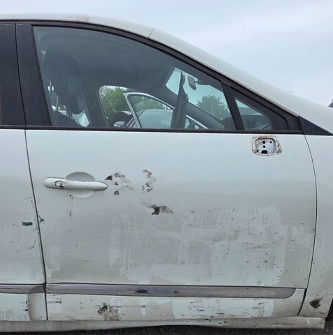 Drzwi przednie prawe 801008349R RENAULT