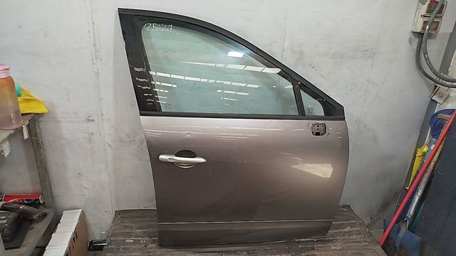 Drzwi przednie prawe 801008349R RENAULT