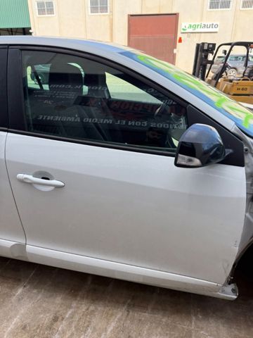Drzwi przednie prawe 801009742R RENAULT