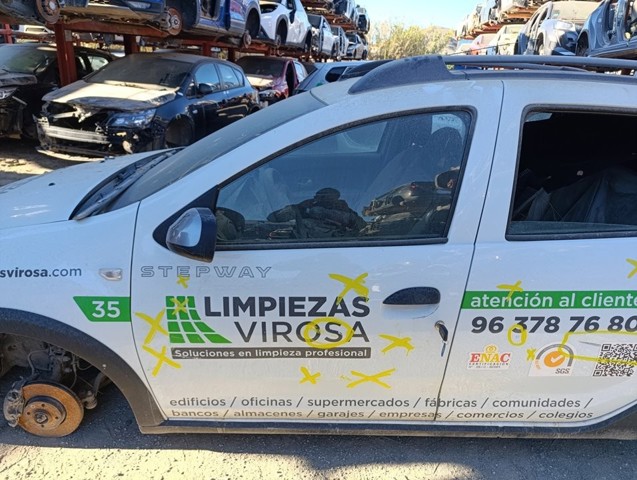 Drzwi przednie lewe Dacia Logan 2 L8_