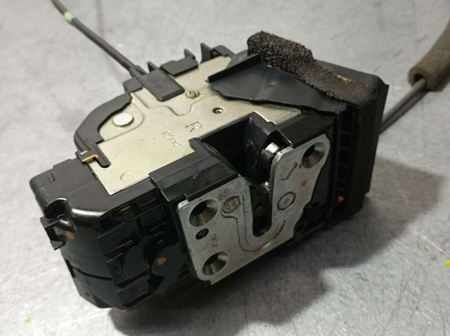 Zamek drzwi przednich prawych 80500BA60C NISSAN