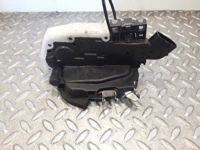 Zamek drzwi przednich prawych 80500JG400 NISSAN