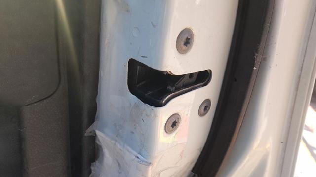 Zamek drzwi przednich prawych 80500JG400 NISSAN