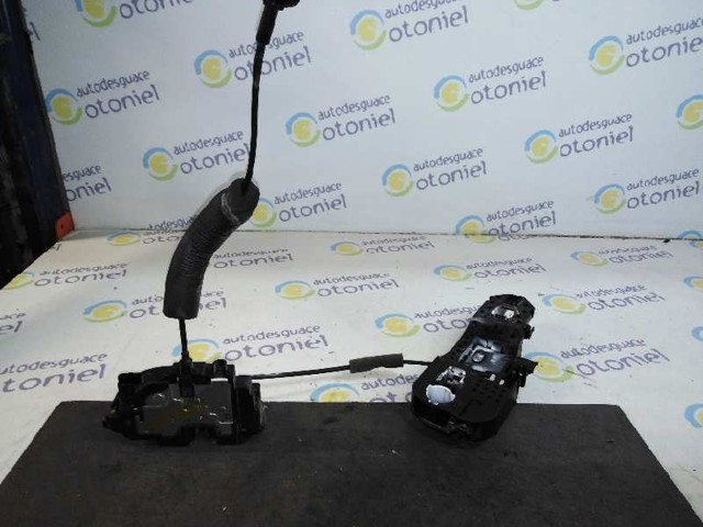 Zamek drzwi przednich prawych 805020001R RENAULT