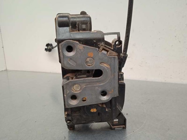 Zamek drzwi przednich prawych 805020001R RENAULT