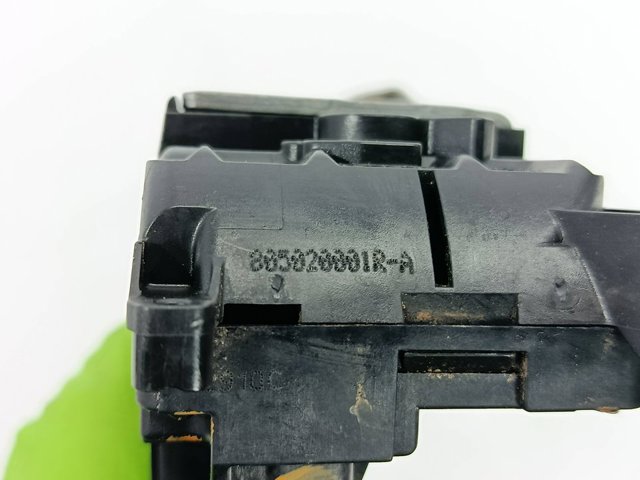 Zamek drzwi przednich prawych 805020001R RENAULT