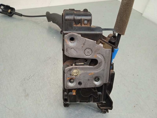 Zamek drzwi przednich prawych 805020001R RENAULT