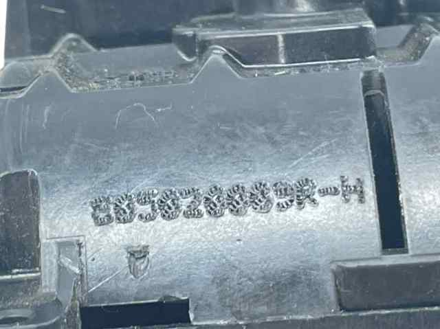 Zamek drzwi przednich prawych 805020009R RENAULT