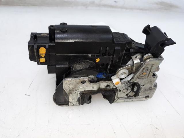Zamek drzwi przednich prawych 805025267R RENAULT