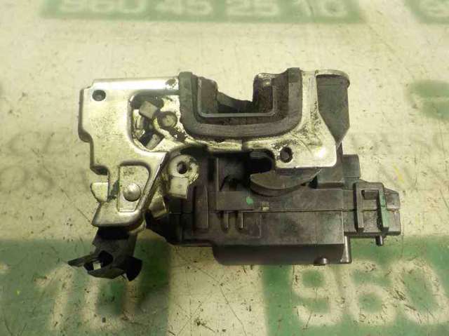 Zamek drzwi przednich prawych 805025267R RENAULT