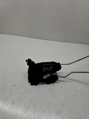 Zamek drzwi przednich prawych 805025267R RENAULT