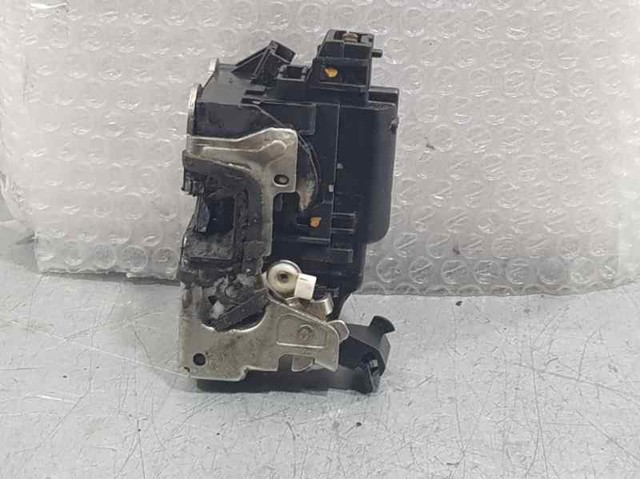 Zamek drzwi przednich prawych 805025267R RENAULT