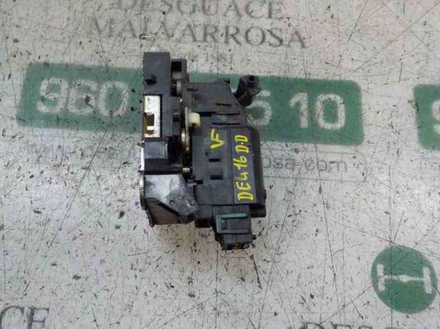 Zamek drzwi przednich prawych 805025267R RENAULT