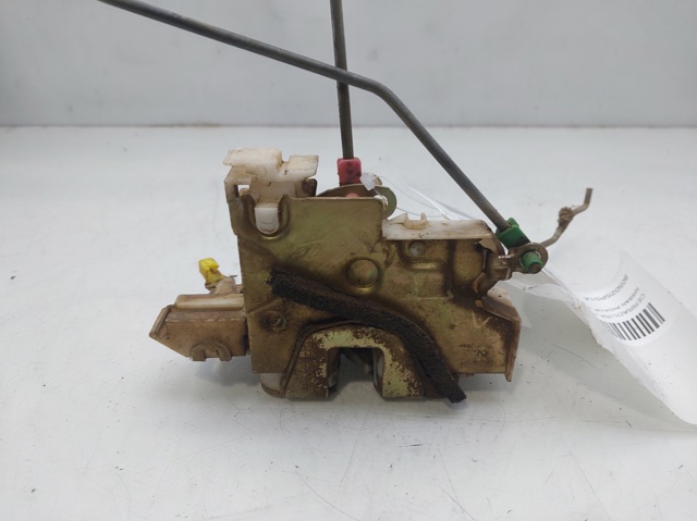 Zamek drzwi przednich prawych 805025P01A NISSAN