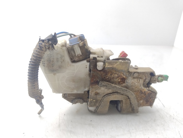 Zamek drzwi przednich prawych 805025P01A NISSAN
