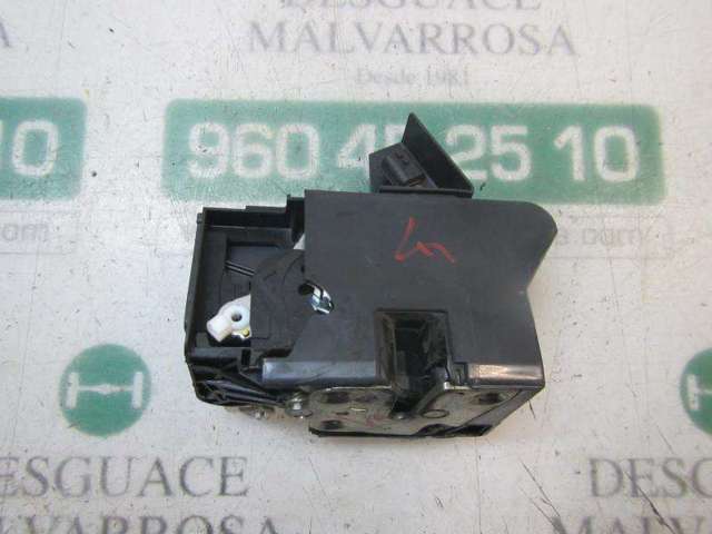 Zamek drzwi przednich prawych 805026816R RENAULT