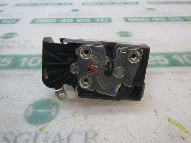 Zamek drzwi przednich prawych 805026816R RENAULT