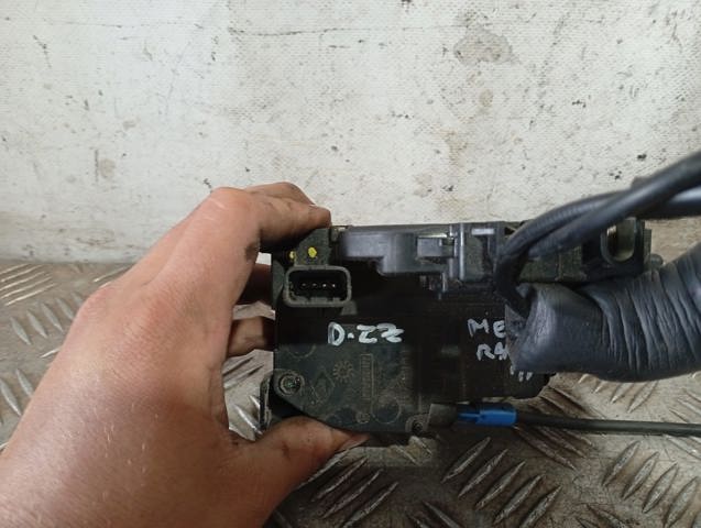 Zamek drzwi przednich lewych 805030001R RENAULT