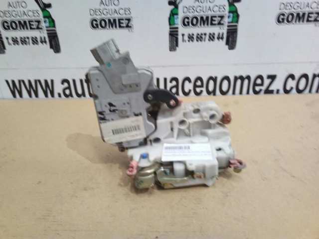 Zamek drzwi przednich lewych 805032F010 NISSAN