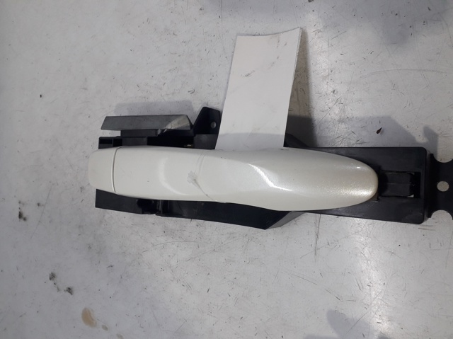 Zamek drzwi przednich prawych 8061021133 NISSAN