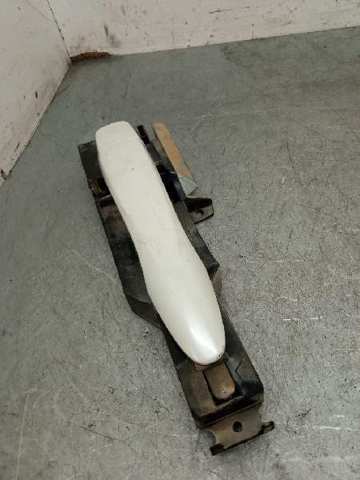 Zamek drzwi przednich prawych 8061021133 NISSAN
