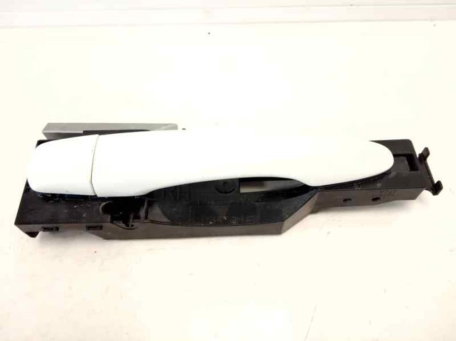 Zamek drzwi przednich prawych 8061021133 NISSAN