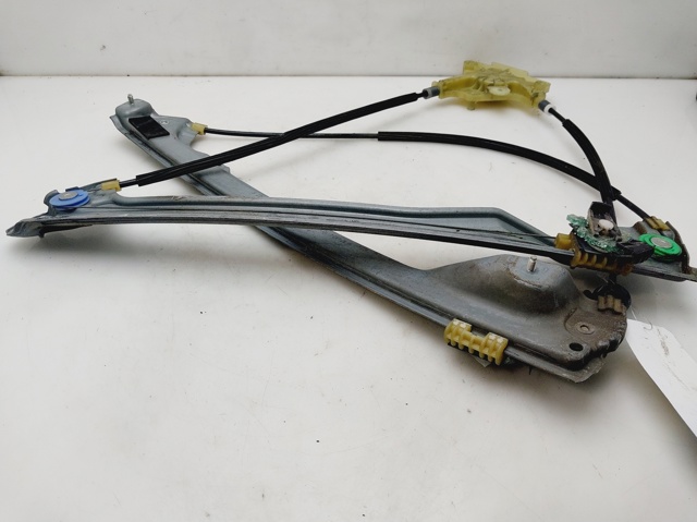 Mechanizm podnoszenia szyby drzwi przednich prawych 807000002R RENAULT