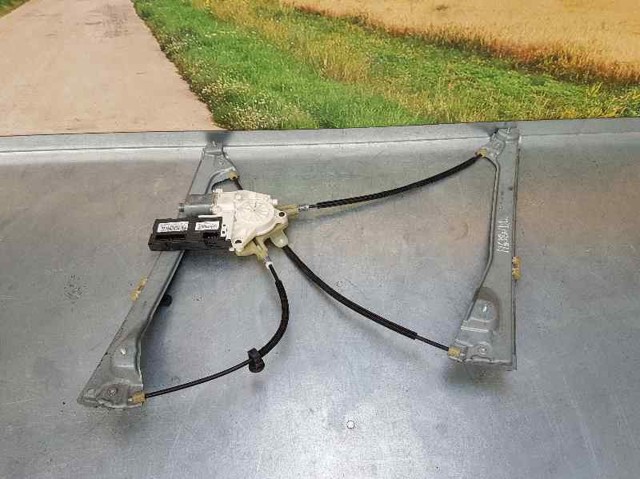 Mechanizm podnoszenia szyby drzwi przednich prawych 807000002R RENAULT
