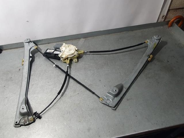 Mechanizm podnoszenia szyby drzwi przednich prawych 807000002R RENAULT