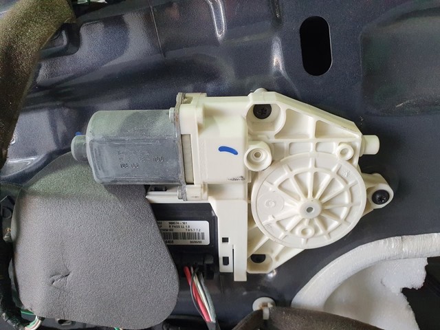 Mechanizm podnoszenia szyby drzwi przednich prawych 807000002R RENAULT