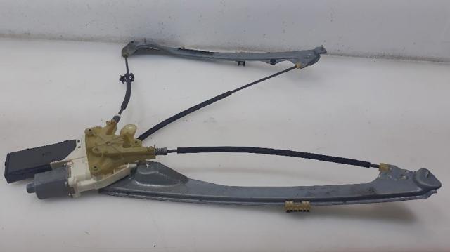 Mechanizm podnoszenia szyby drzwi przednich prawych 807000002R RENAULT