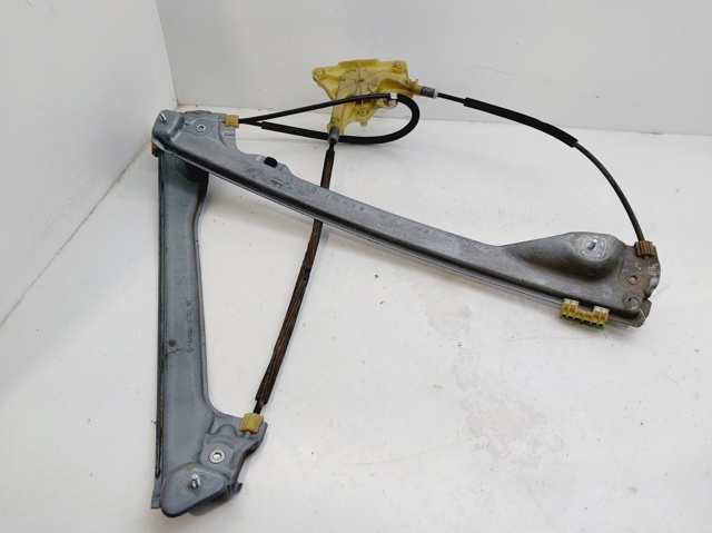 Mechanizm podnoszenia szyby drzwi przednich prawych 807000002R RENAULT
