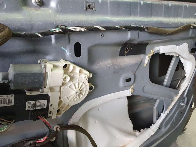 Mechanizm podnoszenia szyby drzwi przednich prawych 807000002R RENAULT
