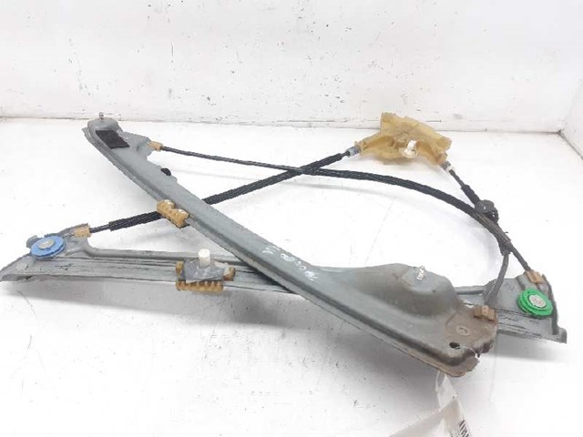 Mechanizm podnoszenia szyby drzwi przednich prawych 807000002R RENAULT