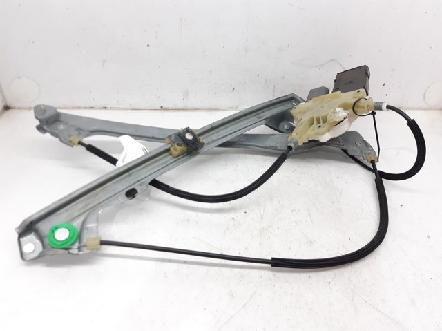 Mechanizm podnoszenia szyby drzwi przednich prawych 807000002R RENAULT