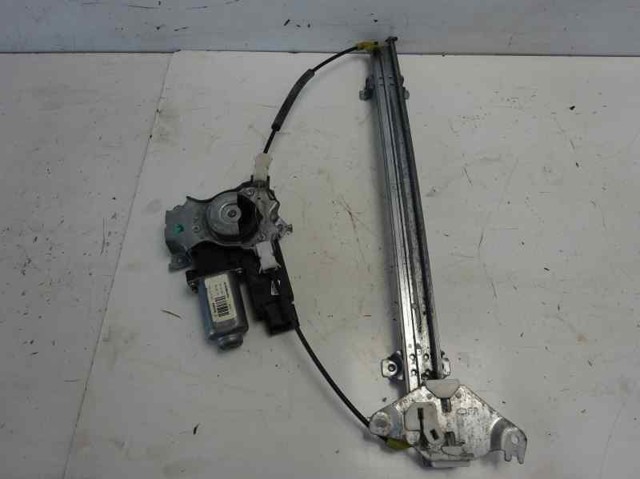 Mechanizm podnoszenia szyby drzwi przednich prawych 80700EB31C NISSAN