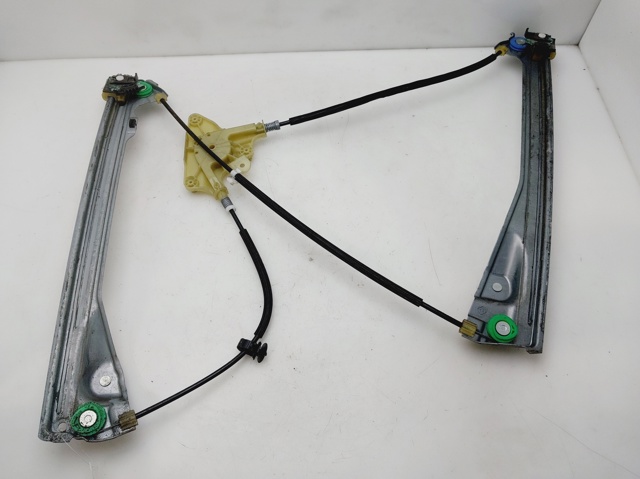 Mechanizm podnoszenia szyby drzwi przednich lewych 807010002R RENAULT