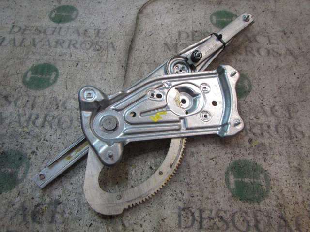 Mechanizm podnoszenia szyby drzwi przednich prawych 807200001R RENAULT