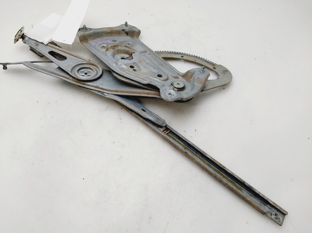 Mechanizm podnoszenia szyby drzwi przednich prawych 807200001R RENAULT